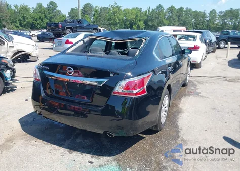 2015 Nissan Altima 2.5 S z USA, uszkodzony, nr VIN 1N4AL3AP9FN329371